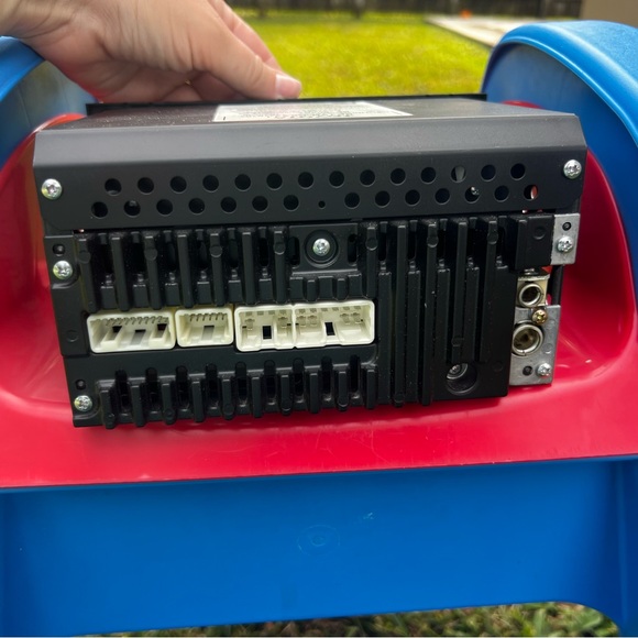 2004-2007 Toyota Highlander AM FM CD Player Radio Receiver 86120-52241 Untested - Picture 2 of 5